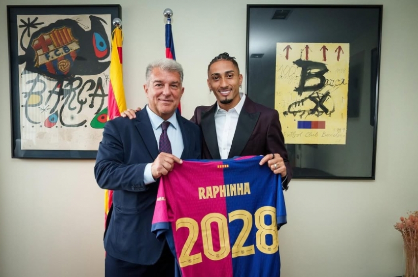 Raphinha renova com o Barcelona até 2028
