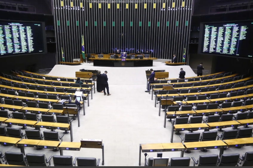 Câmara aprova urgência para PL que veta desconto automático no INSS