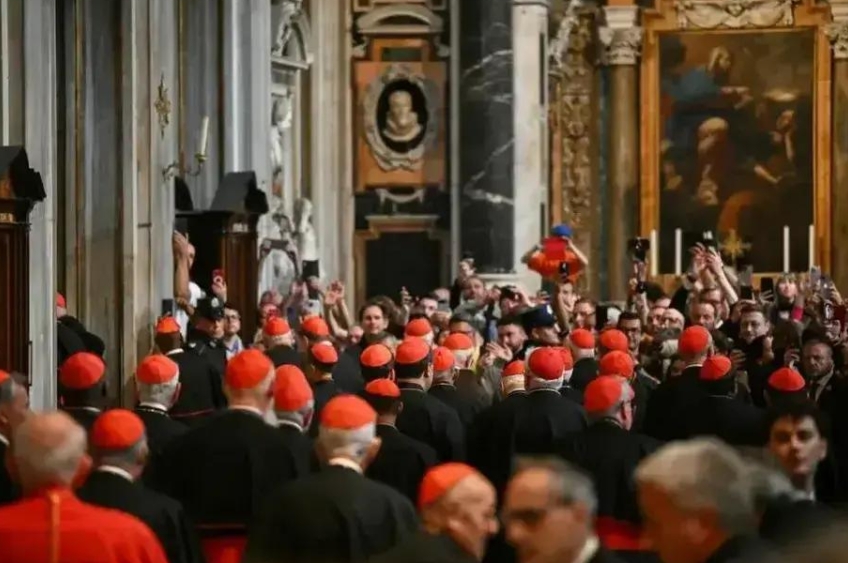 Saiba onde assistir o Conclave