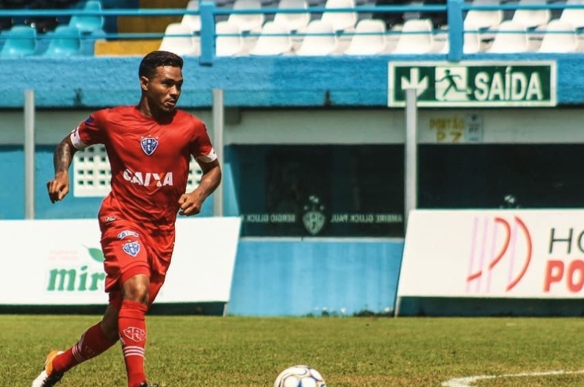 Ex-jogador Romário Valente, ex-Paysandu, é preso por roubo e corrupção de menores em Belém