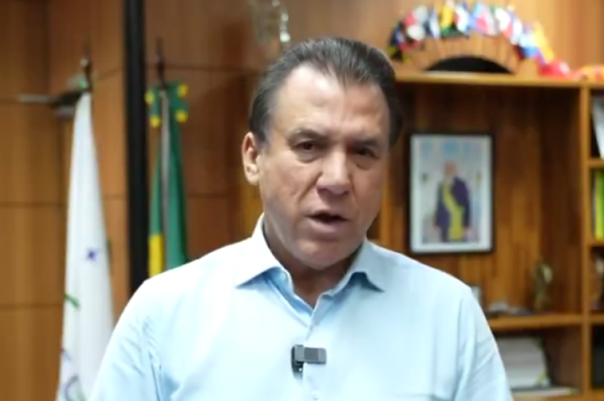 Escala 6x1 é cruel, diz ministro do Trabalho