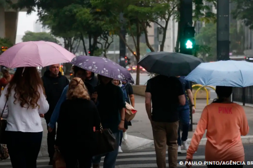 INMET emite alerta de perigo para tempestades previstas para sete estados até quarta-feira, 4