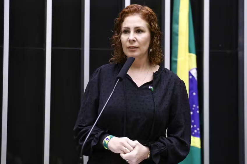 Carla Zambelli tem extradição autorizada e pode cumprir pena no Brasil