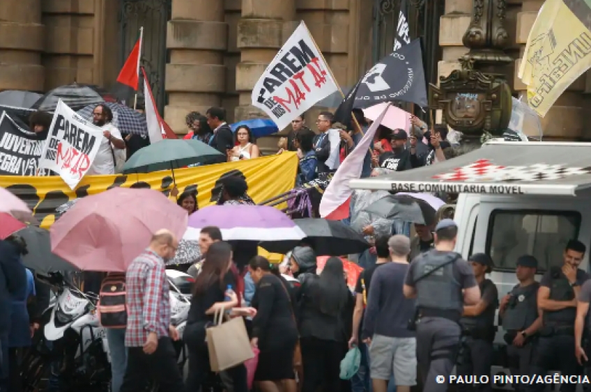 Movimento negro e Frente Povo Sem Medo protestam pela saída do secretário de Segurança Pública de SP