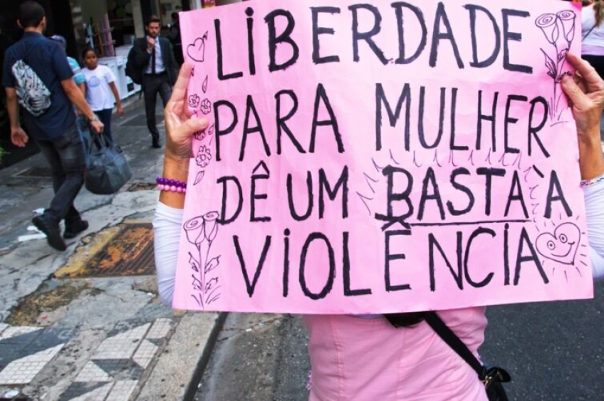 Segundo ONU Mulheres, 140 mulheres são vítimas de feminicídio por dia