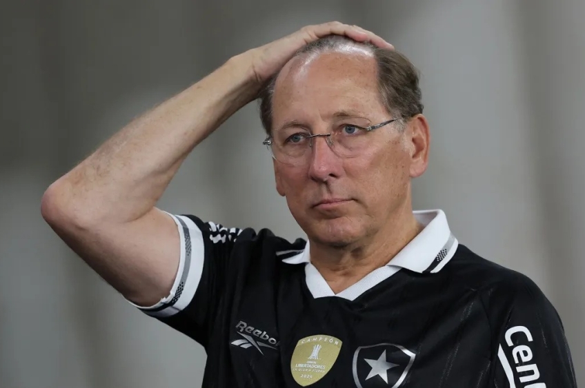 Botafogo avança em negociações e tem ex-auxiliar de Artur Jorge como favorito para o comando técnico