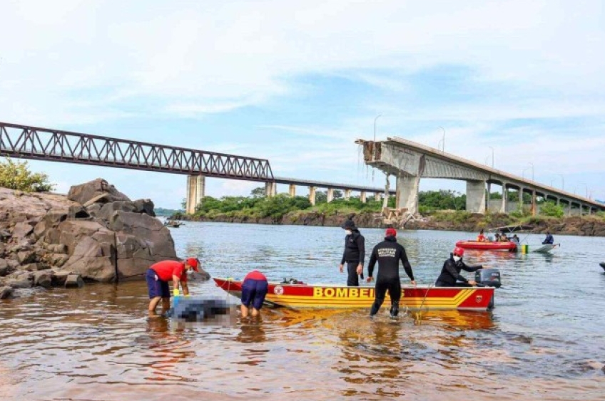 Corpo de vítima da queda da ponte é resgatado após ser localizado por drones subaquáticos