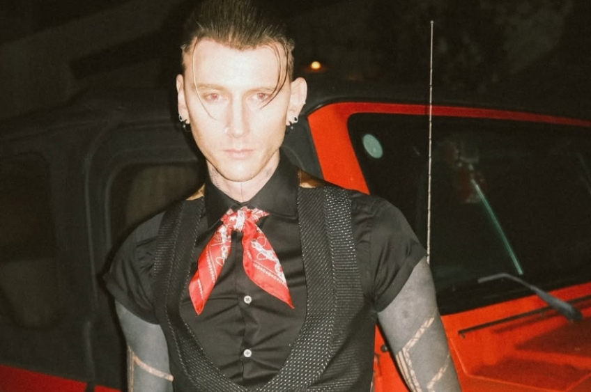 Machine Gun Kelly fala sobre nova fase como pai: “Fui feito para isso”