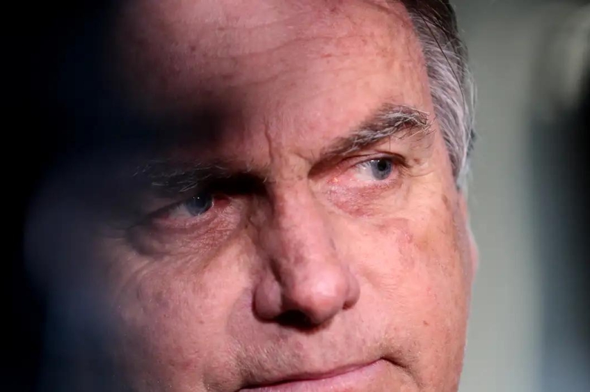Defesa de Bolsonaro entra com novo recurso para tentar reverter condenação no STF
