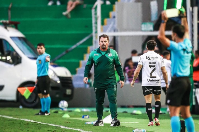 Brasileirão 2025: sete técnicos demitidos em oito rodadas revelam pressão recorde no futebol brasileiro  