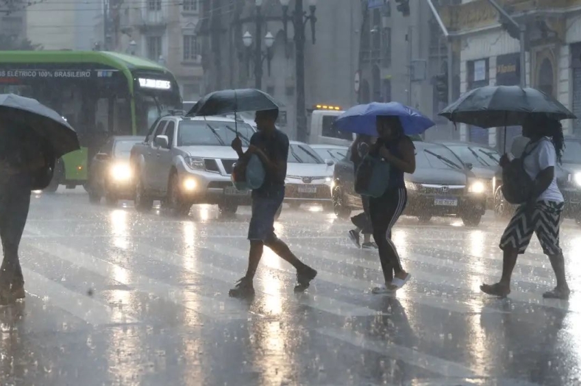 INMET alerta para fortes chuvas no fim de semana