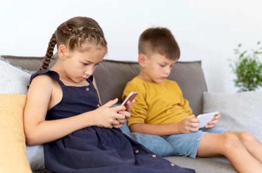 Perfis abertos de crianças em redes sociais preocupam especialistas