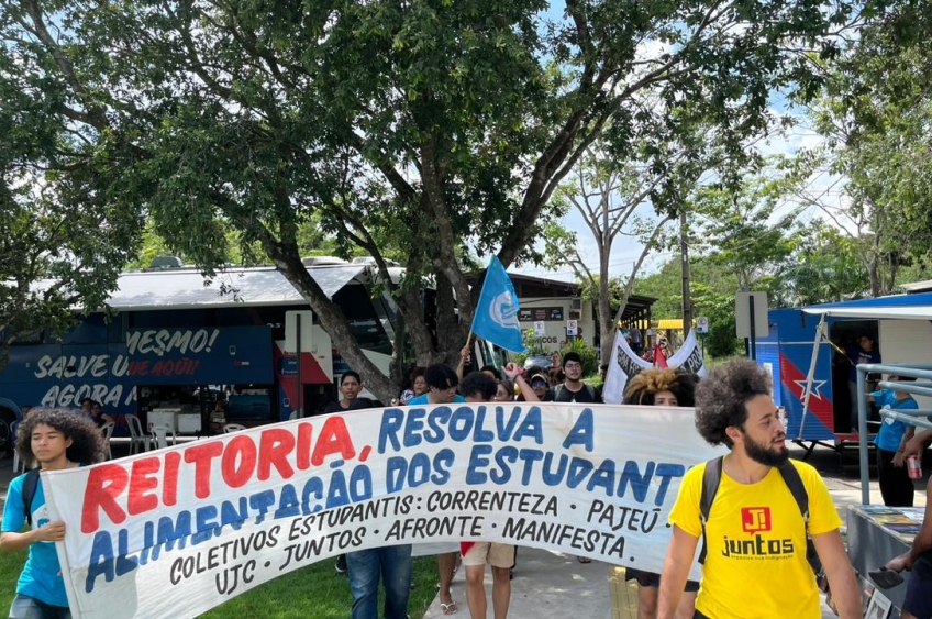 Estudantes protestam contra fechamento do RU na UFPA