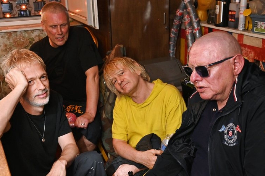 Herdeiros dos Beatles se encontram em nova faixa psicodélica