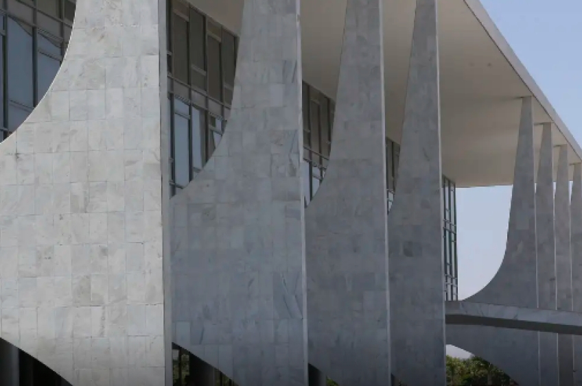 Lula sanciona Lei de Renegociação da Dívida dos Estados, mas veta itens que afetariam o resultado primário