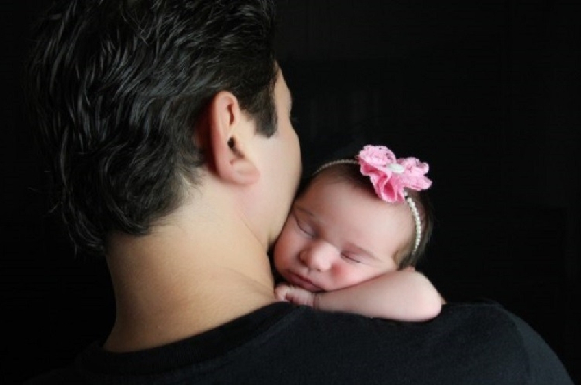 Licença-paternidade será ampliada para 20 dias, mas nova regra só começa a valer em 2027