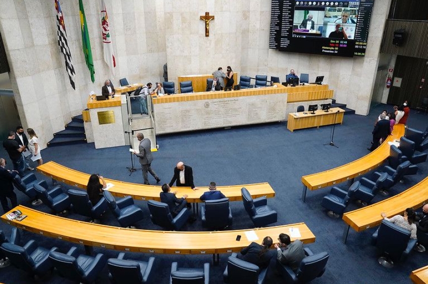 Vereadores de SP têm salários aumentados em 37% após votação