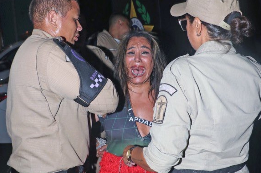 Mulher é presa por morder pessoas no carnaval da Sapucaí