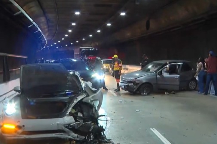 Motorista é preso após acidente com Porsche em túnel de SP; carro de luxo estaria em alta velocidade