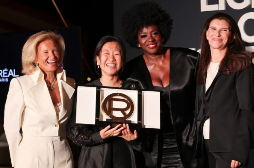 Viola Davis prestigia cineasta sul-coreana no prêmio Lights on Women Awards de L’oreal Paris em Cannes 